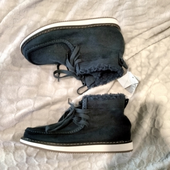 Gap Cozy Lace Up Boots - Picture 2 of 6